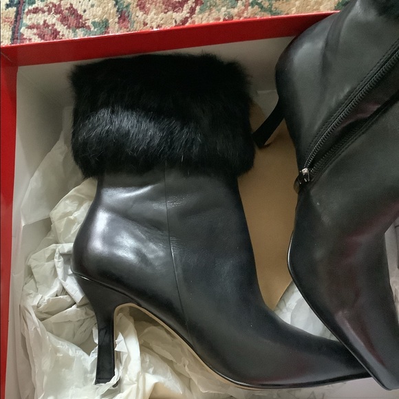 Anne Klein Shoes - Anne Klein 🌷Leather w/Rabbit Fur Ankle Boots.